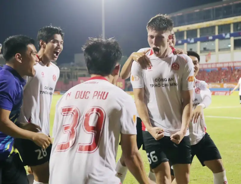 Lee Williams (phải) càng chơi càng hay