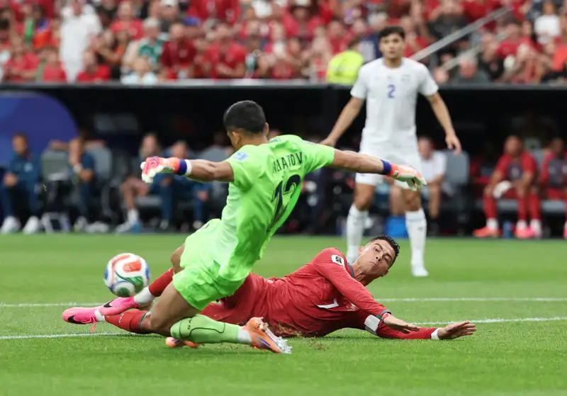 Ronaldo ăn mừng bàn thắng