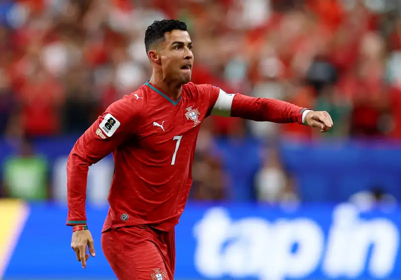 Ronaldo ghi bàn cho Bồ Đào Nha