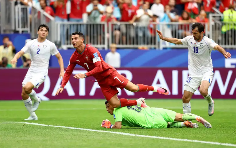 Ronaldo ăn mừng cùng đồng đội