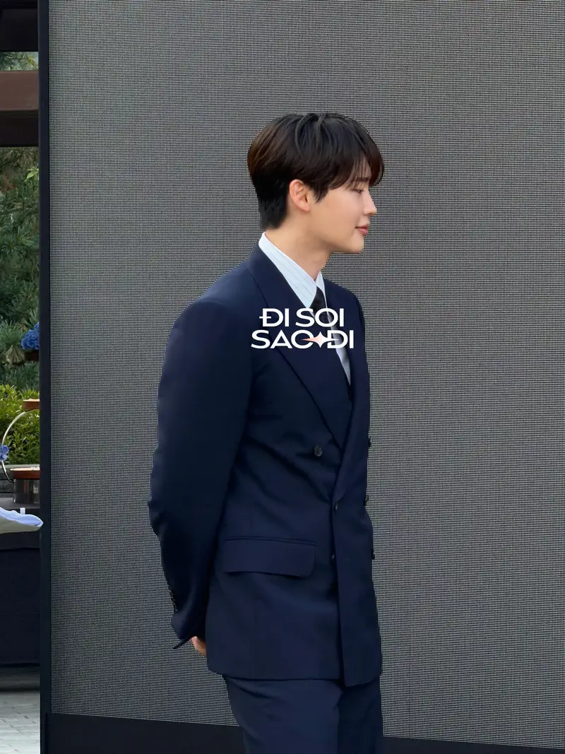 Lee Jong Suk và Hương Giang tương tác