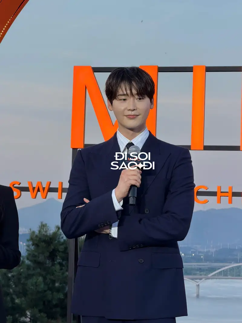 Lee Jong Suk tại sự kiện