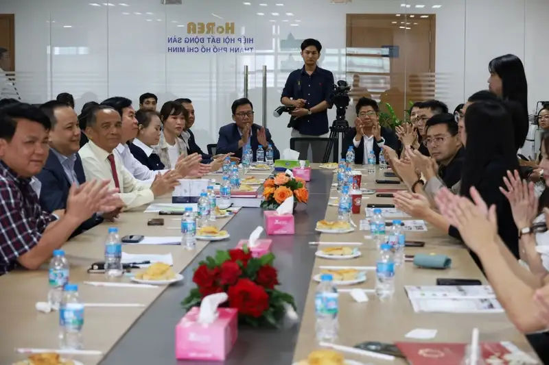 Hiệp hội Doanh nhân Thanh niên Giang Sơn, tỉnh Chiết Giang, Trung Quốc gặp gỡ DN Việt Nam
