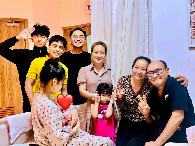 Lê Lộc và Tuấn Dũng hạnh phúc đón chào thành viên mới trong gia đình