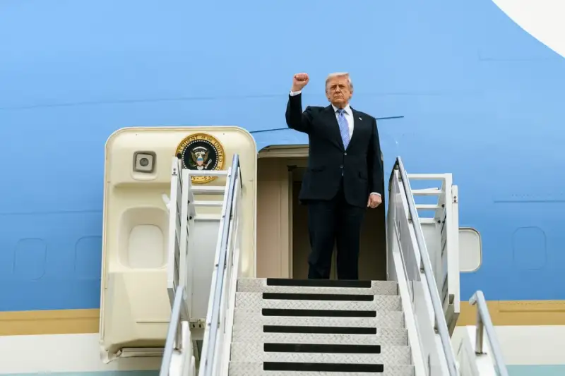 Tổng thống Trump lên Không lực Một rời Bắc Kinh sau cuộc gặp với Chủ tịch Tập Cận Bình