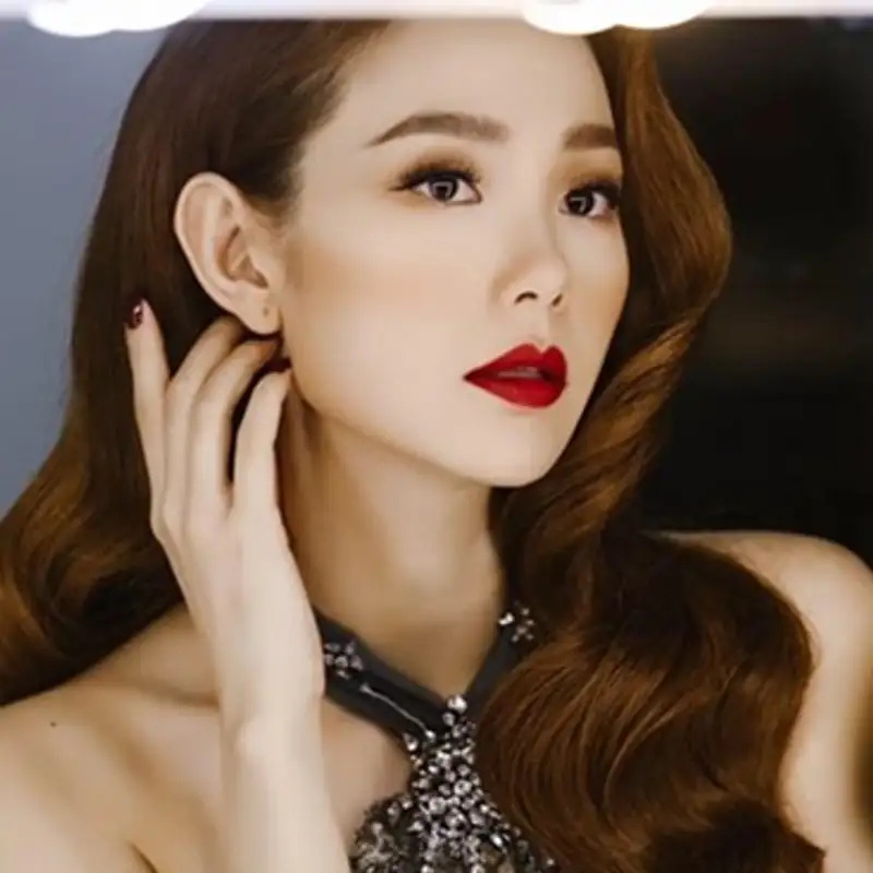 Ảnh chân dung Minh Hằng.