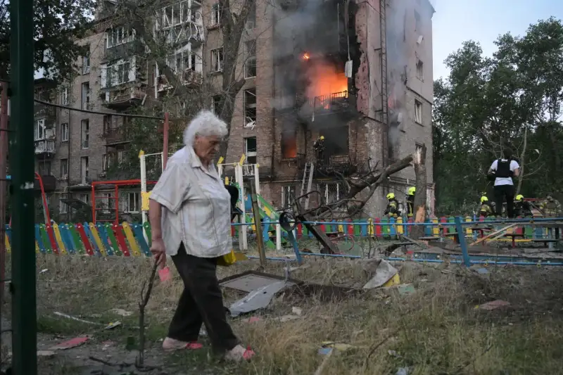 Kyiv hứng chịu tập kích tên lửa 11 giờ: Thiệt hại nghiêm trọng, căng thẳng leo thang