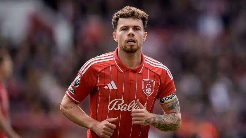 Ethan Ampadu thi đấu năng nổ trên sân