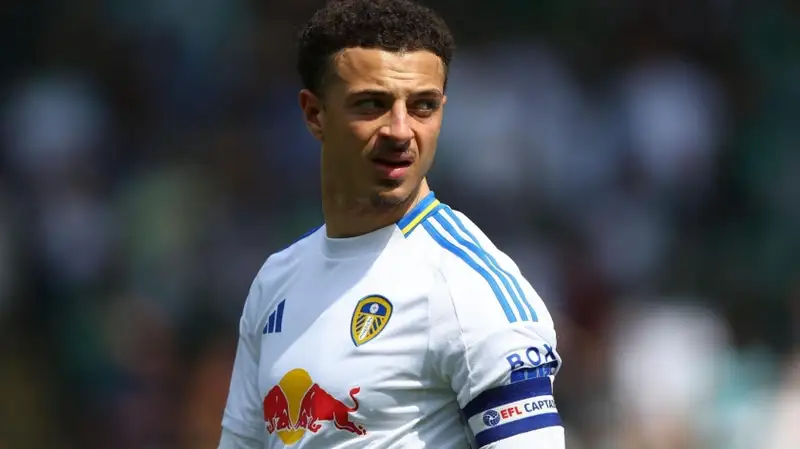 Ethan Ampadu trong màu áo Leeds United