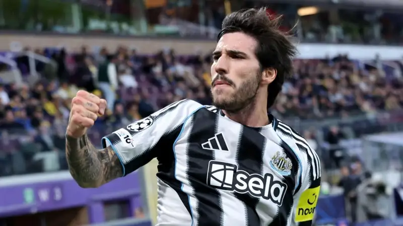 Sandro Tonali trong màu áo Newcastle United