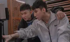 Mô hình quản lý nghệ sĩ Việt: Giấc mơ vỡ vụn và làn sóng độc lập