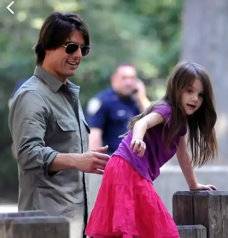 Suri thừa hưởng nét đẹp từ cả Tom Cruise và Katie Holmes