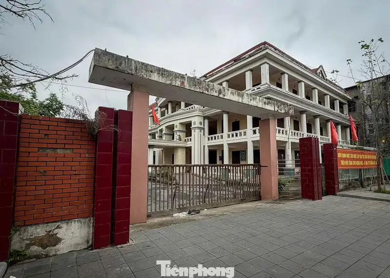 Trụ sở dôi dư tại địa phương