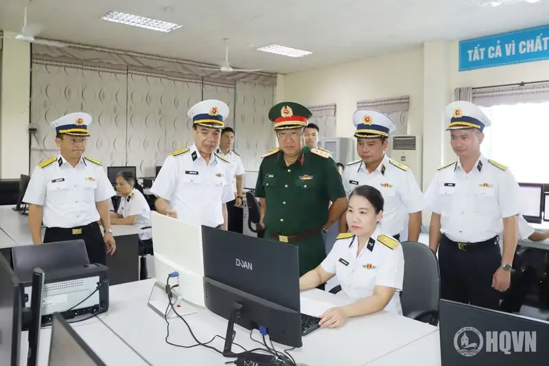 Hải quân Việt Nam Đẩy Mạnh Nghiên Cứu Vũ Khí Công Nghệ Cao và Công Nghệ Biển Sâu