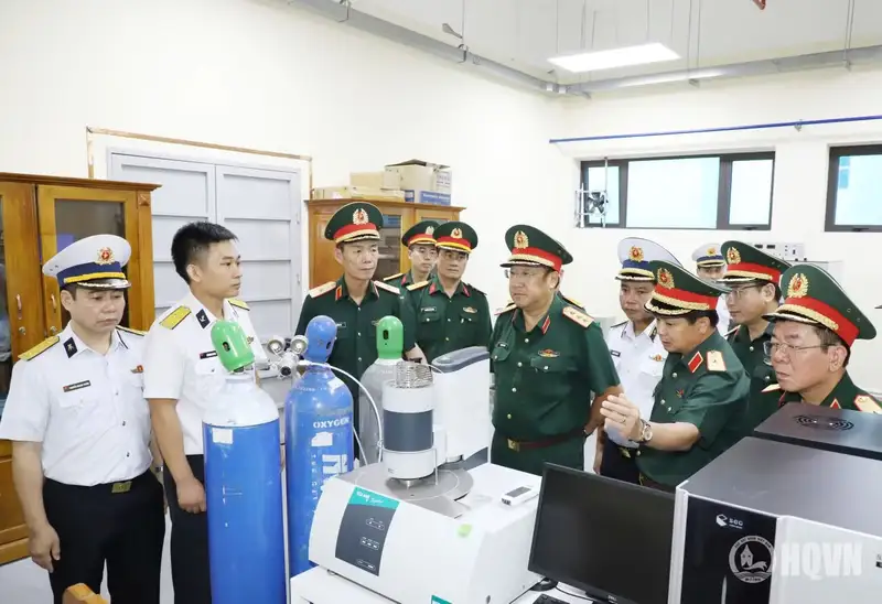Đoàn công tác của Bộ Quốc phòng tại Hải Phòng.