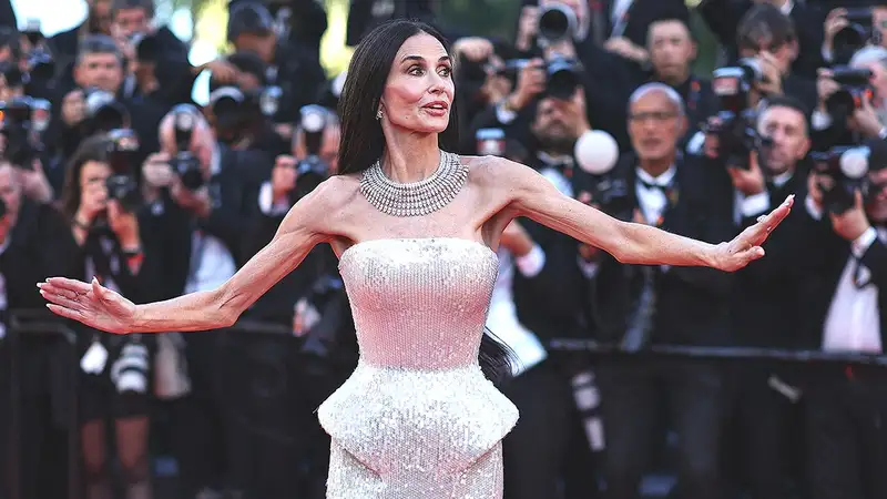 Vóc dáng của Demi Moore gây xôn xao dư luận