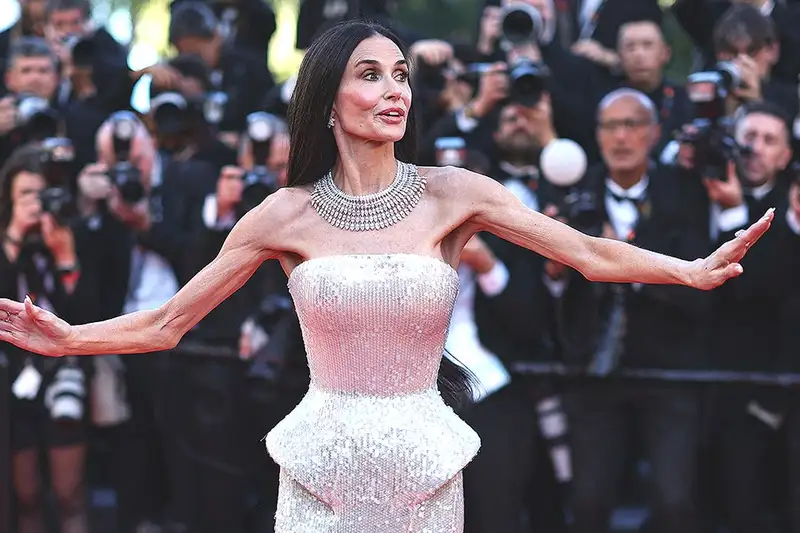 Demi Moore và 'Kỷ Nguyên Mới' tại Cannes: Hào quang vượt thời gian và cuộc đối thoại về bản ngã