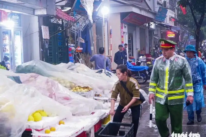 Hà Nội Siết Chặt Quản Lý Vỉa Hè, Lòng Đường: Tăng Nặng Mức Phạt và Đề Xuất Thu Phí Cho Thuê