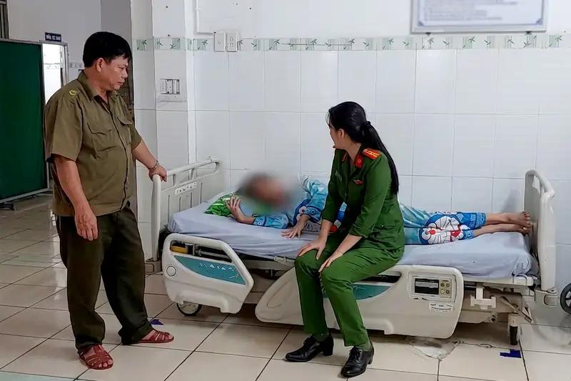Thiếu nữ loạn thần vì thức đêm dùng điện thoại: Hồi chuông cảnh báo về 'bão tố tâm lý' ở tuổi dậy thì