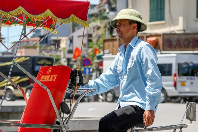 Miền Trung chạm ngưỡng 40 độ C: Nắng nóng gay gắt lan rộng khắp Việt Nam