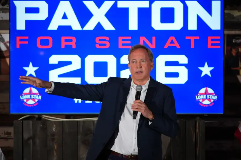 Tổng chưởng lý Texas Ken Paxton vận động cử tri