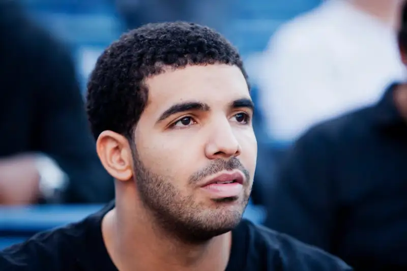 Drake Vượt Michael Jackson, Lập Kỷ Lục Lịch Sử Trên Billboard Với Cú Hích Ba Album