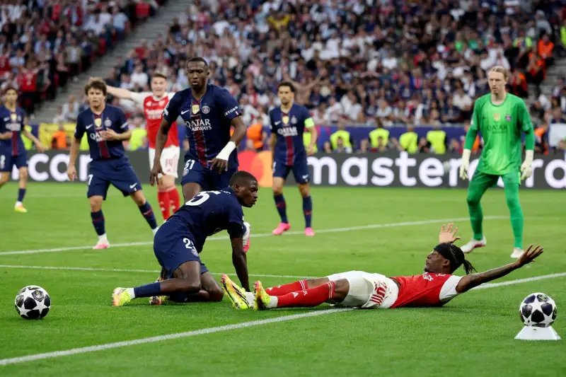 Tranh cãi trọng tài chung kết Champions League: Arsenal ôm hận trước PSG và tiếng còi của Daniel
