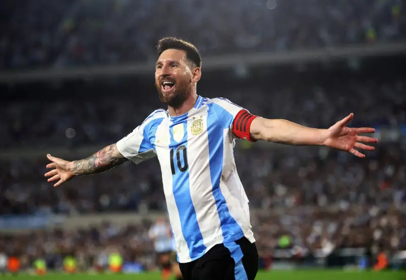 Lionel Messi ăn mừng bàn thắng đưa Argentina lên số 1 FIFA