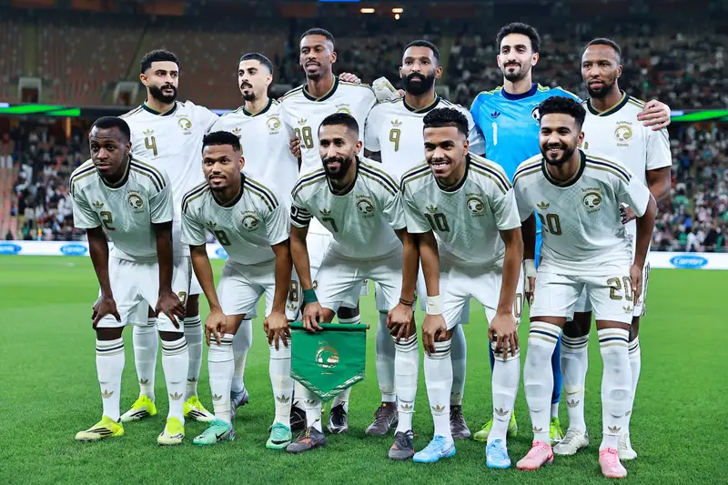 Trọng tài World Cup 2026 mặc áo hồng ở Miami: Khi bóng đá giao thoa văn hóa