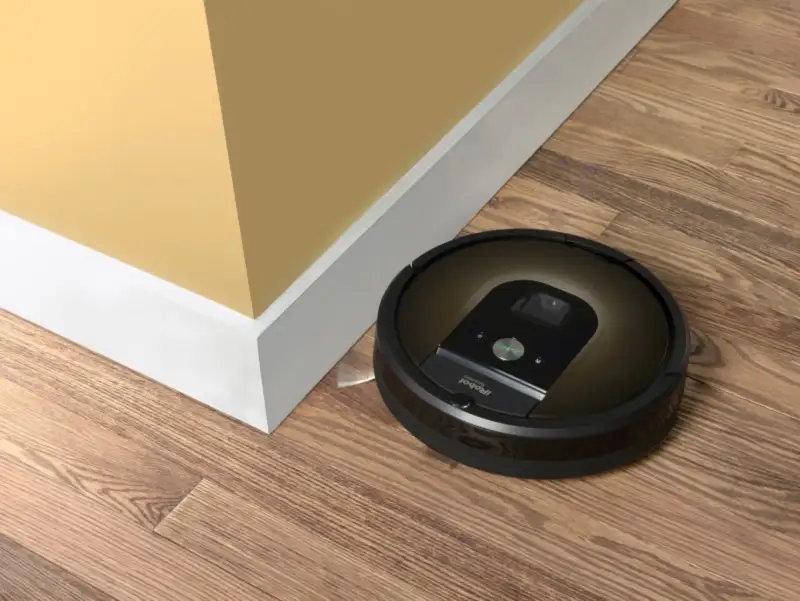 Robot hút bụi hoạt động hiệu quả khi không gian vắng người