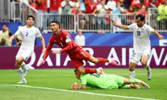 Ronaldo lập kỷ lục lịch sử, Bồ Đào Nha hủy diệt Uzbekistan 5-0