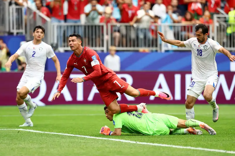 Ronaldo lập kỷ lục lịch sử, Bồ Đào Nha hủy diệt Uzbekistan 5-0