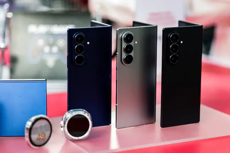 iPhone Ultra: Mối đe dọa giá cả và vị thế điện thoại gập của Samsung
