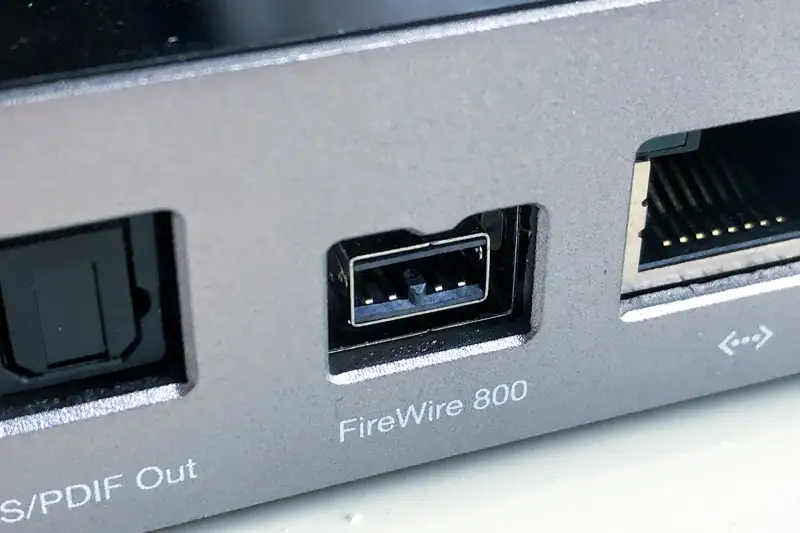 5 cổng kết nối từng xưng vương trên PC trước khi bị USB khai tử