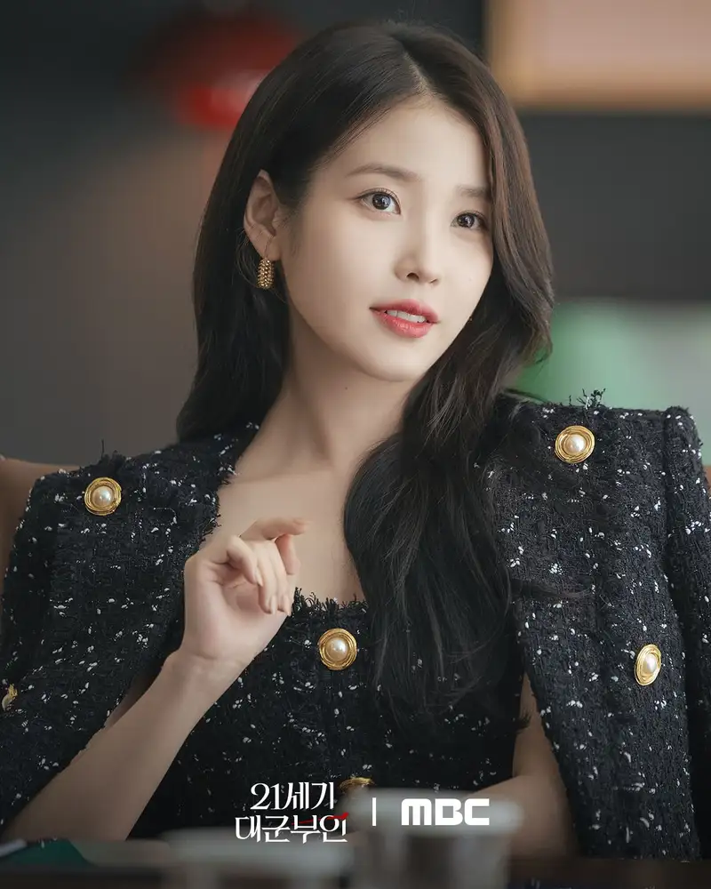 IU lao đao vì đóng phim Perfect Crown