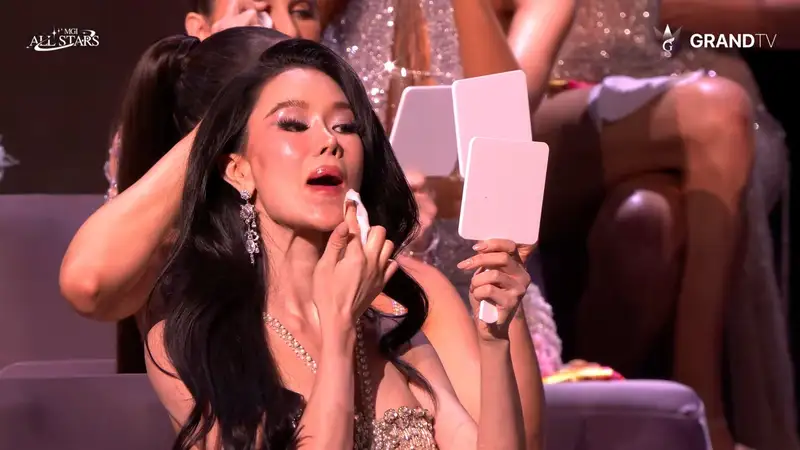 Loạt khoảnh khắc tẩy trang gây bão mạng xã hội