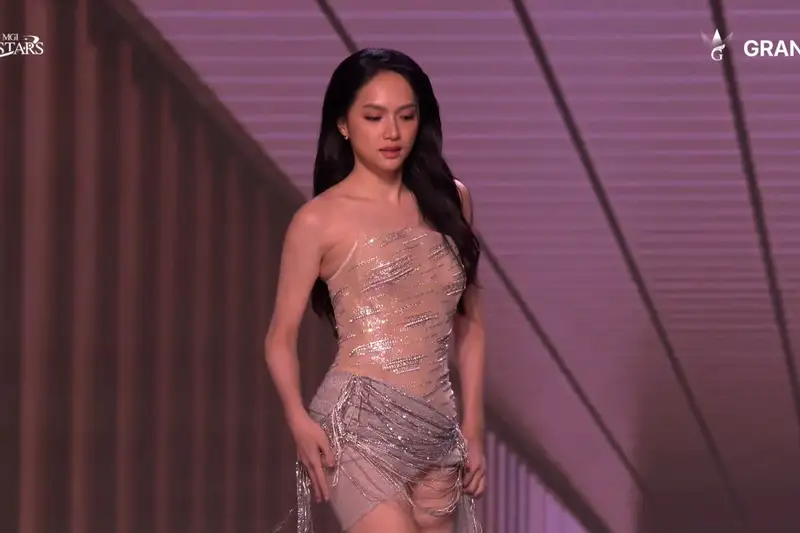 Sốc: Miss Grand bắt thí sinh tẩy trang ngay trên sân khấu, Hương Giang nhận điểm 5 gây tranh cãi
