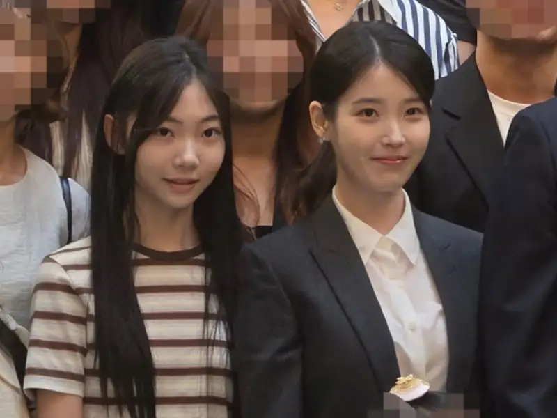 IU lộ diện rạng rỡ tại đám cưới người quen giữa bão tin đồn