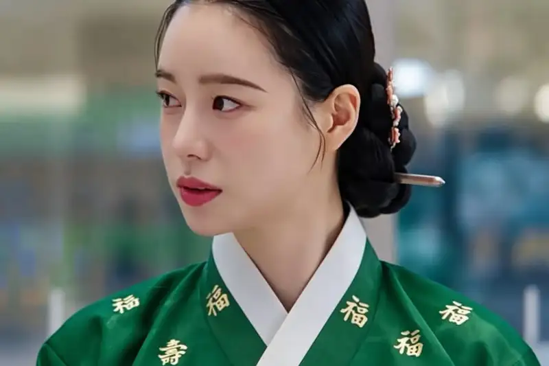 Thực hư tin Lee Do Hyun bị đòi đuổi khỏi Hàn Quốc vì bạn gái Lim Ji Yeon