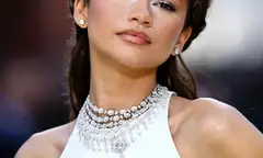 Zendaya 'Biến Hình' Nữ Thần Quảng Bá 'The Odyssey': Hiện Tượng Thời Trang & Điện Ảnh