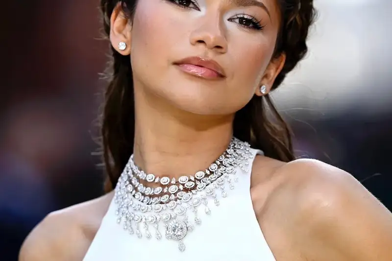Zendaya 'Biến Hình' Nữ Thần Quảng Bá 'The Odyssey': Hiện Tượng Thời Trang & Điện Ảnh