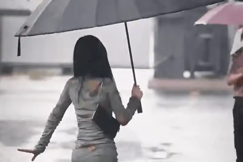 Ngu Thư Hân và Biển Người Dưới Mưa: Sức Hút Không Tưởng Tại Hoành Điếm