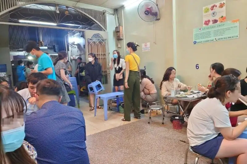 Lê Khánh: Từ Sân Khấu Đến Bàn Ốc, Nữ Diễn Viên Đa Năng Giữ Vững Hạnh Phúc