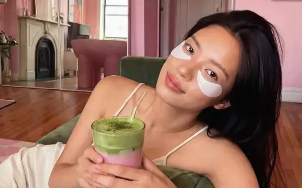 Lối Sống 'Hoàn Hảo' Trên Mạng Xã Hội: Áp Lực Vô Hình Hay Cẩm Nang Chăm Sóc Bản Thân?