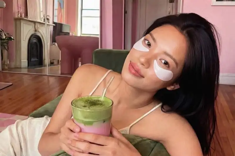 Lối Sống 'Hoàn Hảo' Trên Mạng Xã Hội: Áp Lực Vô Hình Hay Cẩm Nang Chăm Sóc Bản Thân?