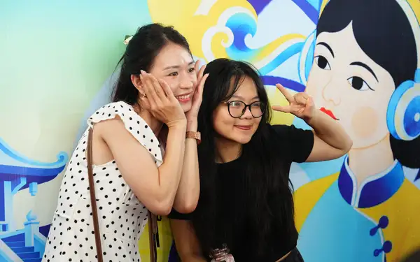 Người trẻ 'đổ bộ' Văn Miếu tìm cảm hứng học hành, công việc qua 'Fandom Yêu Nước'