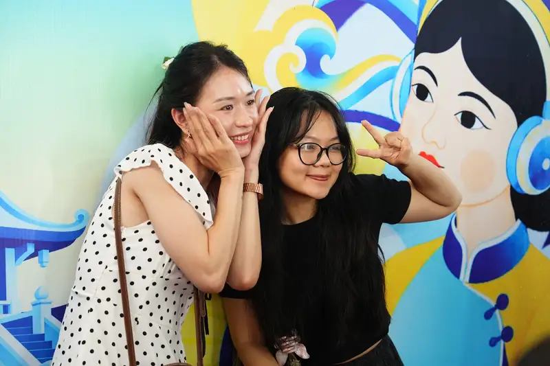Người trẻ 'đổ bộ' Văn Miếu tìm cảm hứng học hành, công việc qua 'Fandom Yêu Nước'