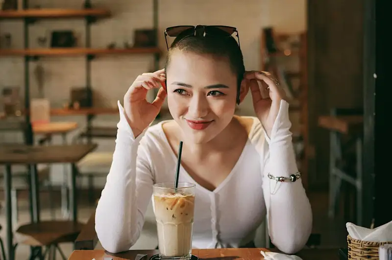 Hình ảnh Trang Cherry thời điểm cạo đầu chữa lành bản thân