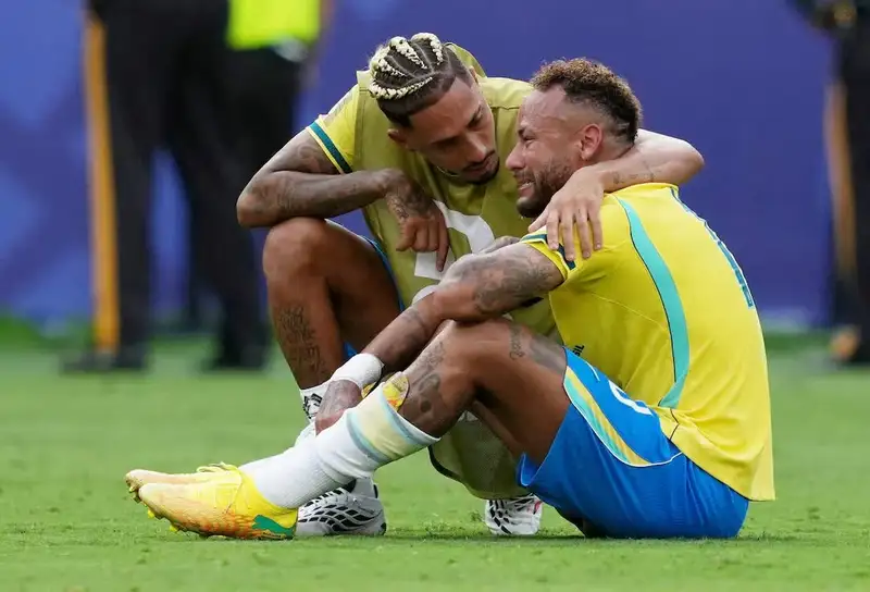 Messi sút phạt