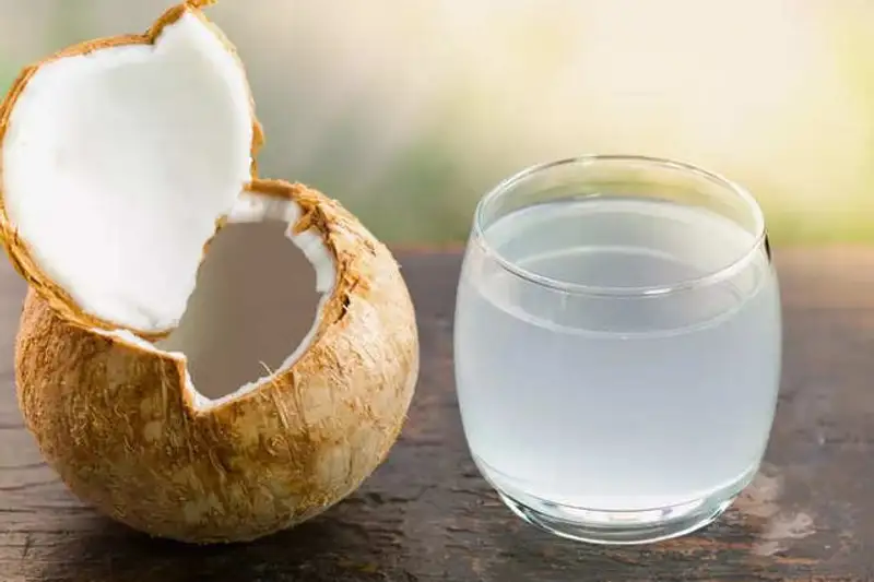 Nước Dừa: 'Kem Chống Nắng Tự Nhiên' Giữa Mùa Hè Oi Bức, Giải Pháp Toàn Diện Cho Làn Da và Sức Khỏe